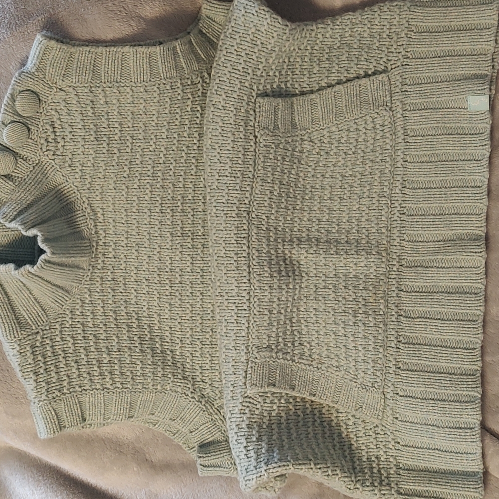 Eastern Mountain Sports knit pull-over  sleeveless vest. Like new. No flaws